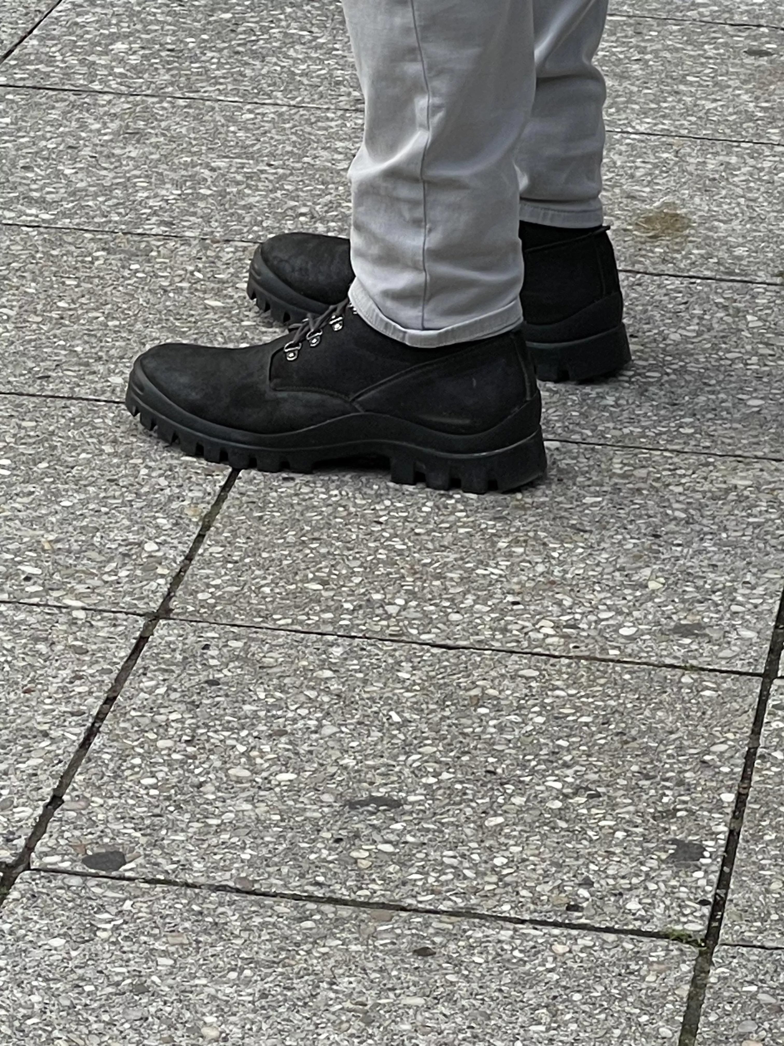 Can anyone id these boots? posted by ramondosmil