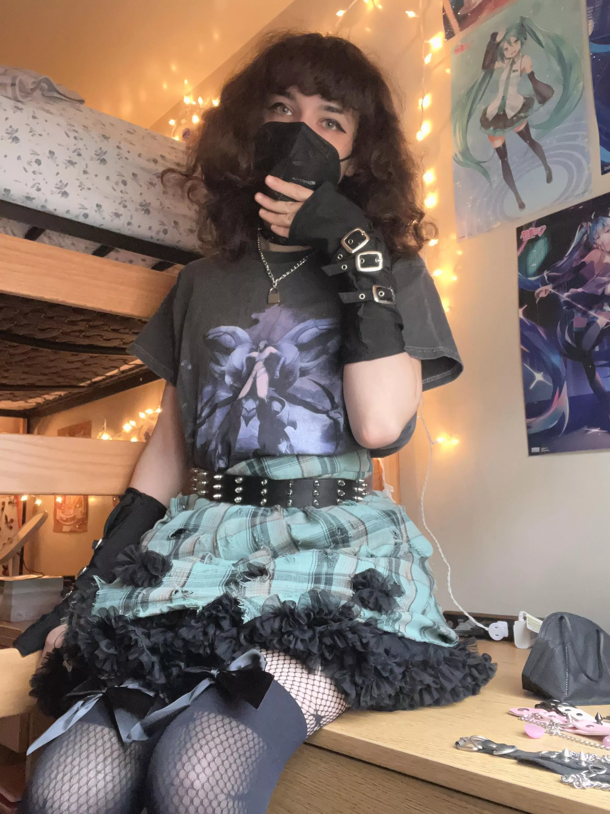 Cut up my skirt (^｡^) posted by KatLily47