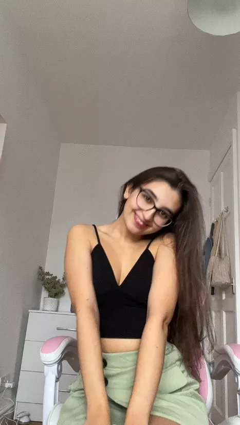 Elegance with a dash of seduction posted by maribeltherese