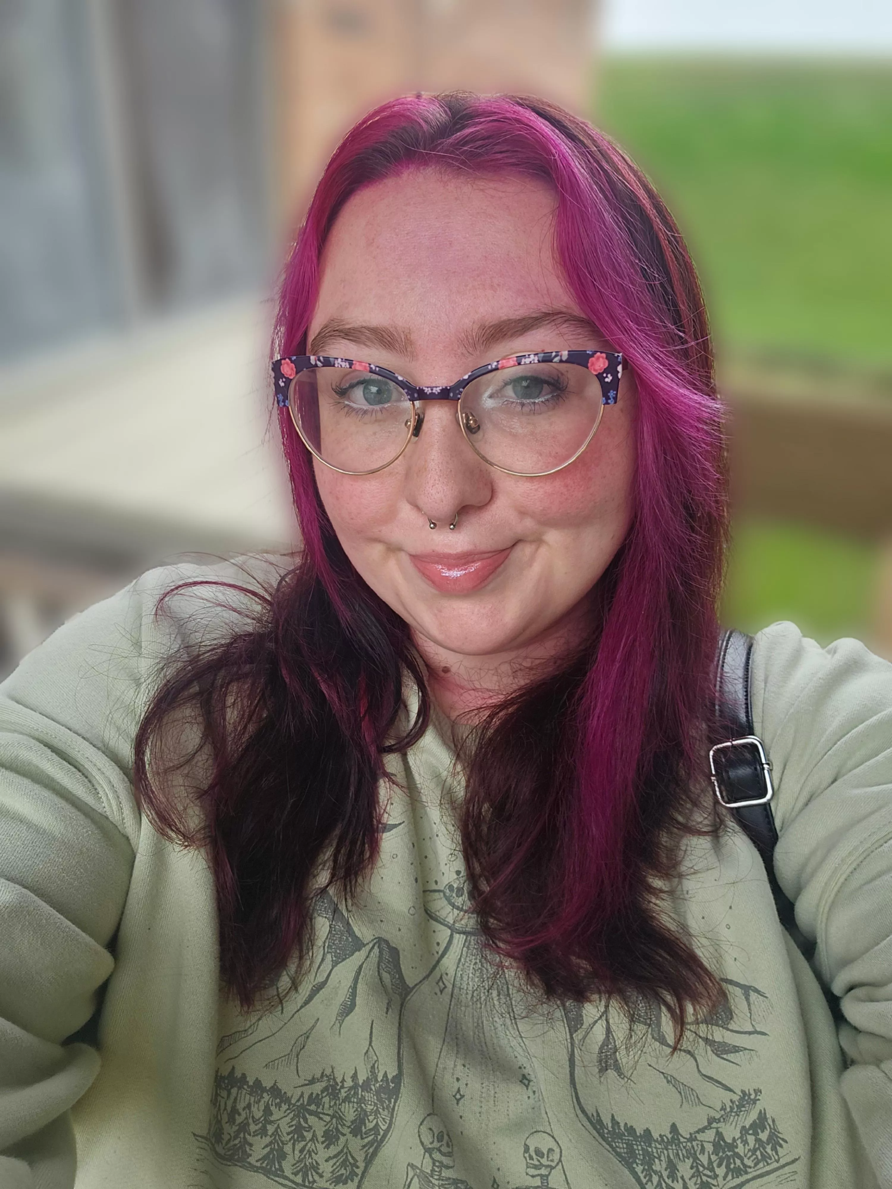 Finally touched up my hair 💗🫶 posted by sapphiremelonz