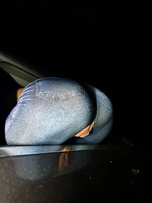 Finding beauty in the tight curves by skinny_slutty_teen