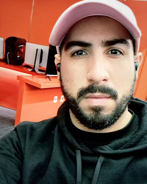 Gaymer couch and data analyst single open for a player 2 🩵 by Moonbear30