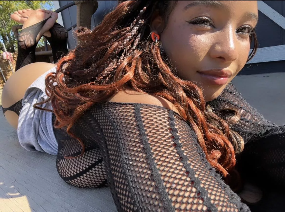 i love showing off my curves online posted by LivingAngelRi