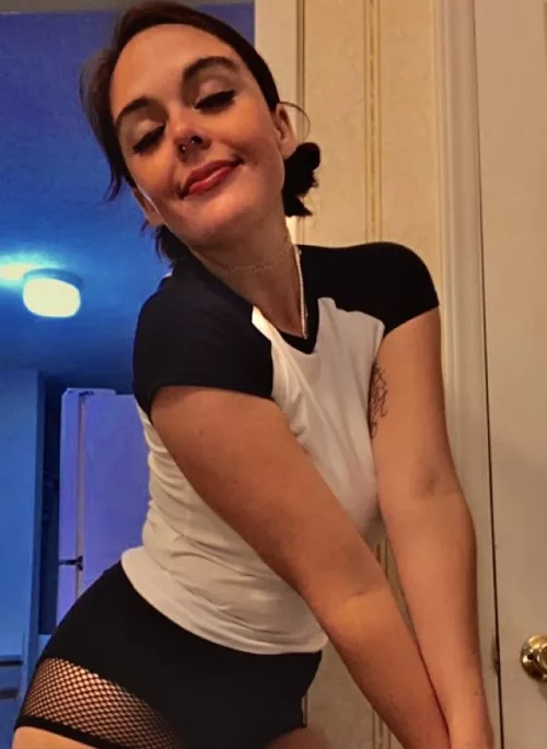 I want to be loved but i should prob be studied lmao by bangbangreign21