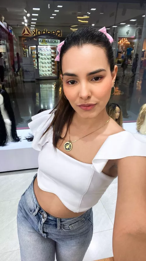 Loving my new croptop <3 by NearlyUsed