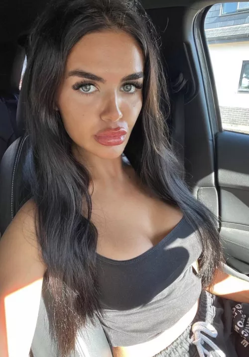 Millie by round_plastic2