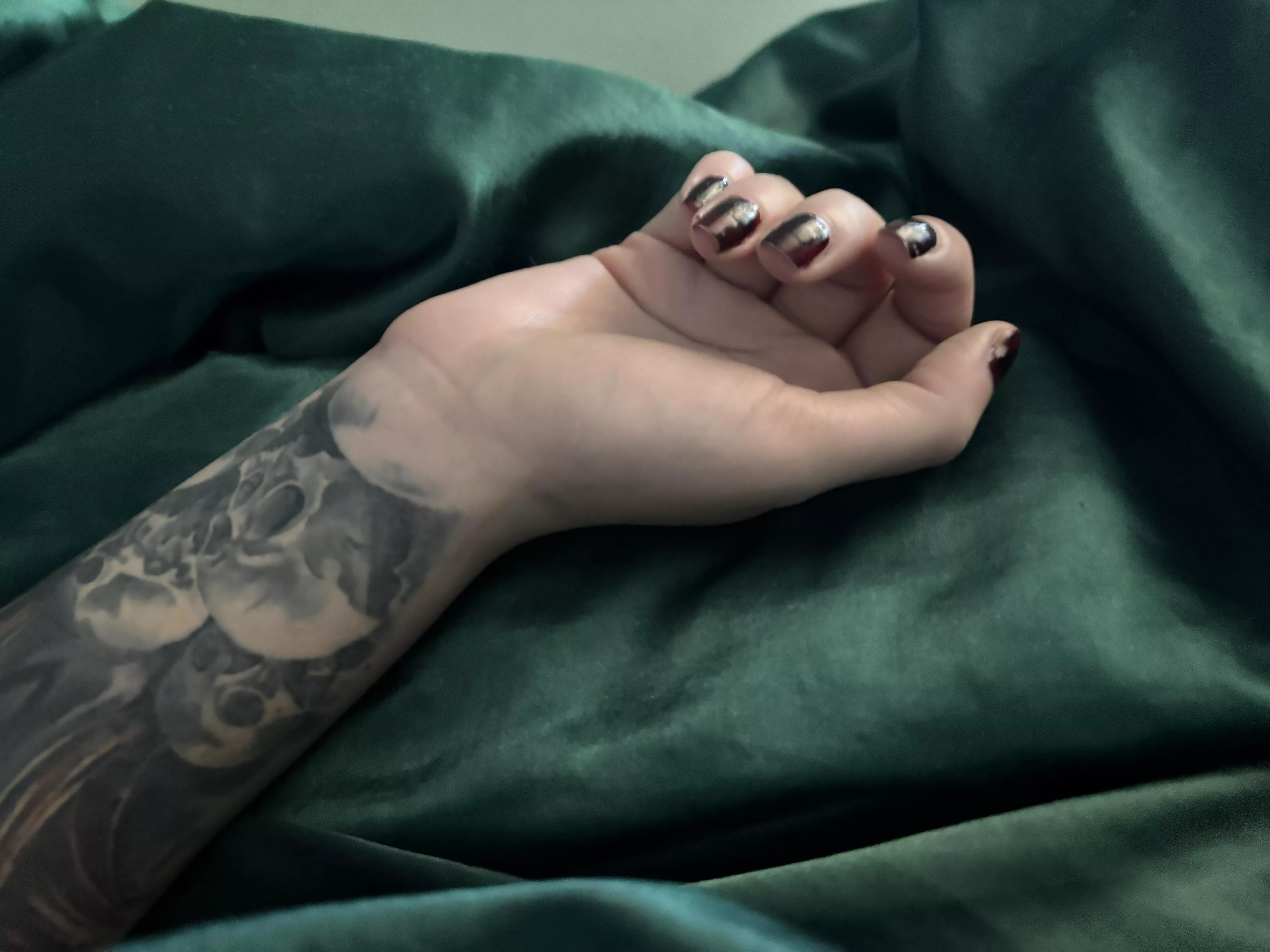 Sleepy hands posted by sirenskiss3