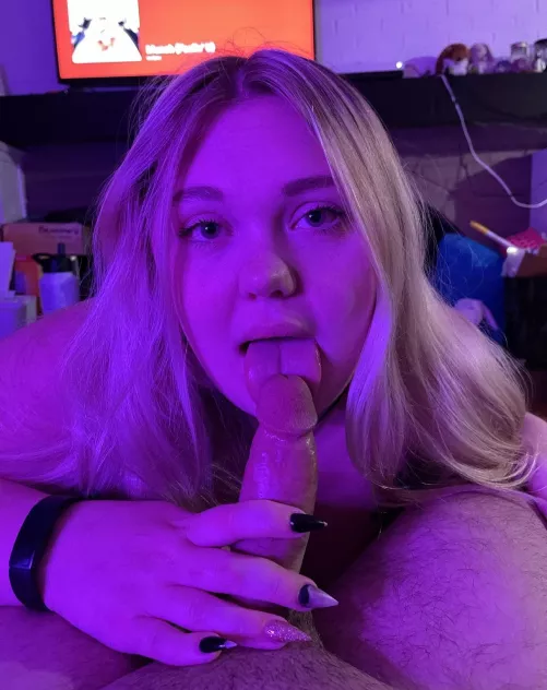 Thick blondes know what to do by lxves_