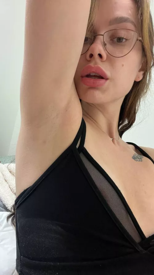 tickle my armpit with your tongue by Endurable_Height_