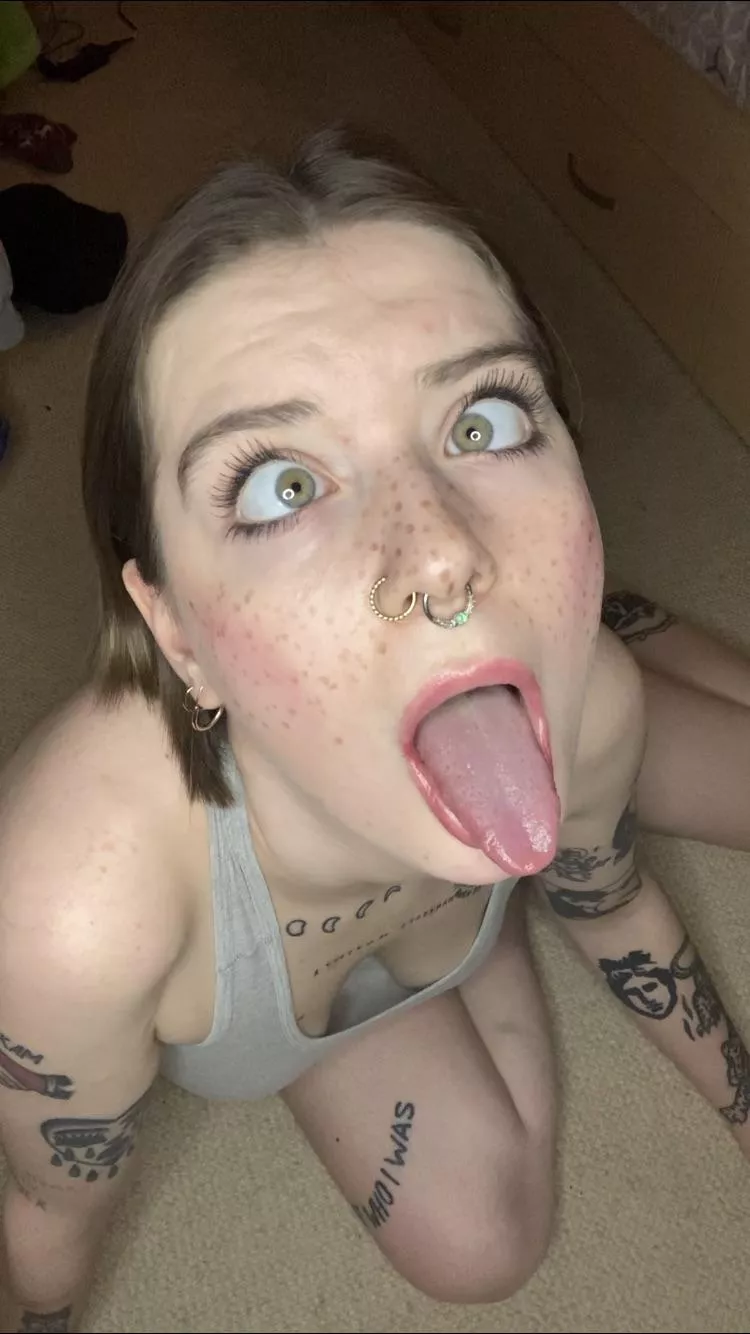 Want attention from you! posted by feetyourlick