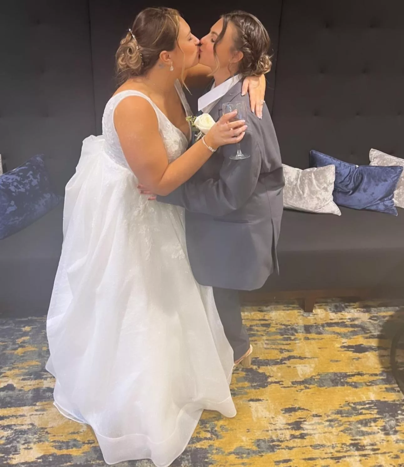 Wedding kisses posted by monty00115
