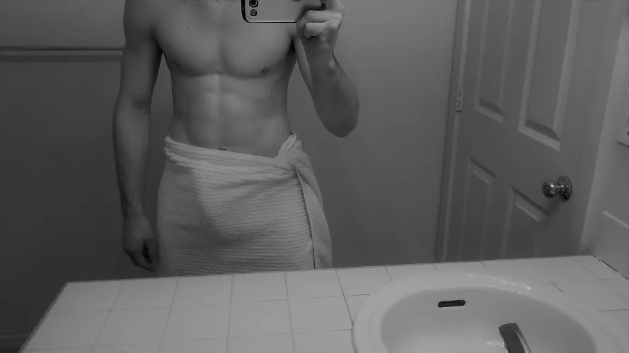 30M - European Bull located in Seattle, WA. Looking for a sexy hotwife to satisfy. Single fit straight. DM me. by seeSharpFan