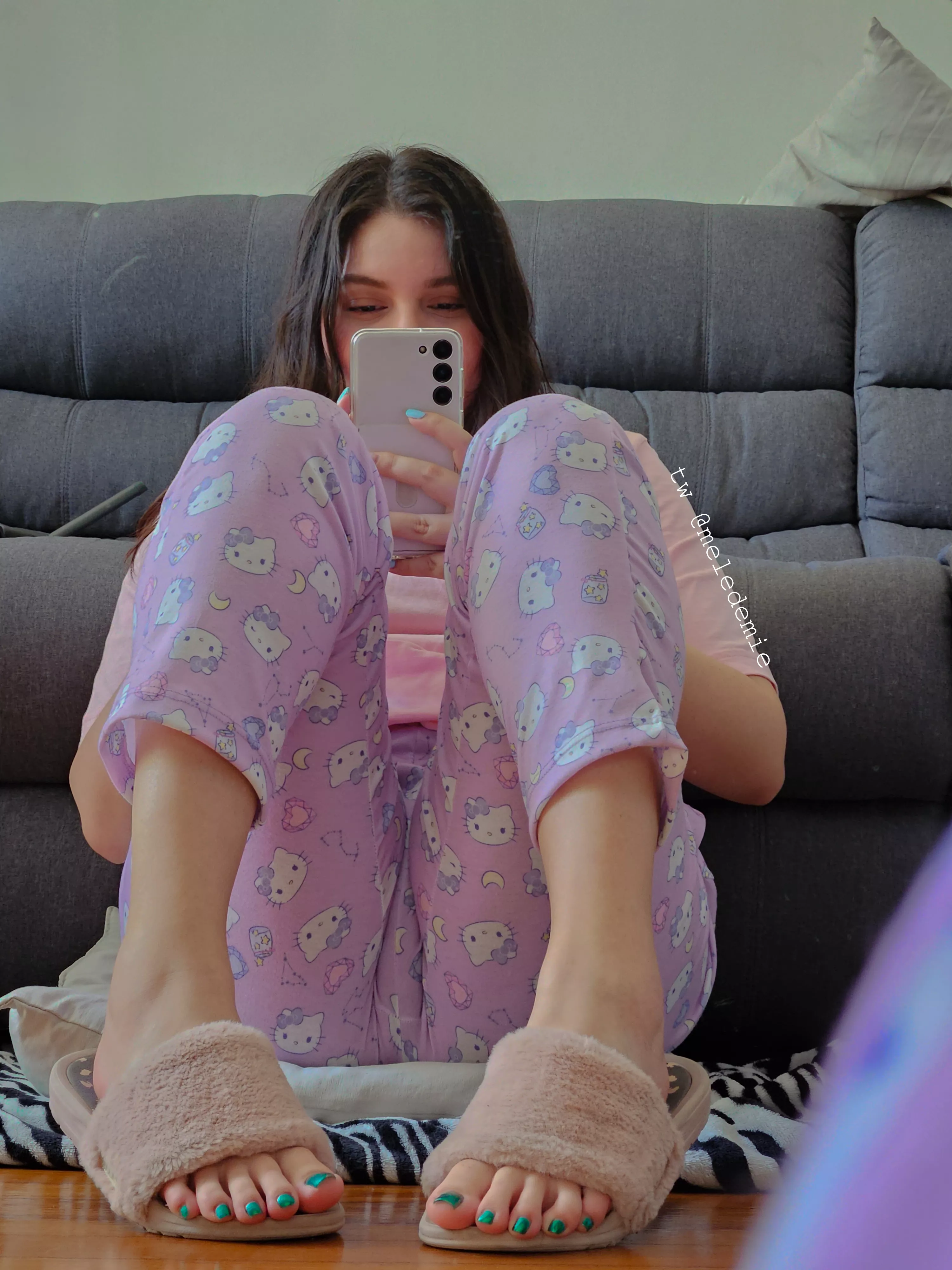 all pink except for the toes 🍭 posted by meldemie