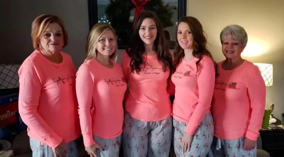 Christmas outfits [5] by TheTruckingGod