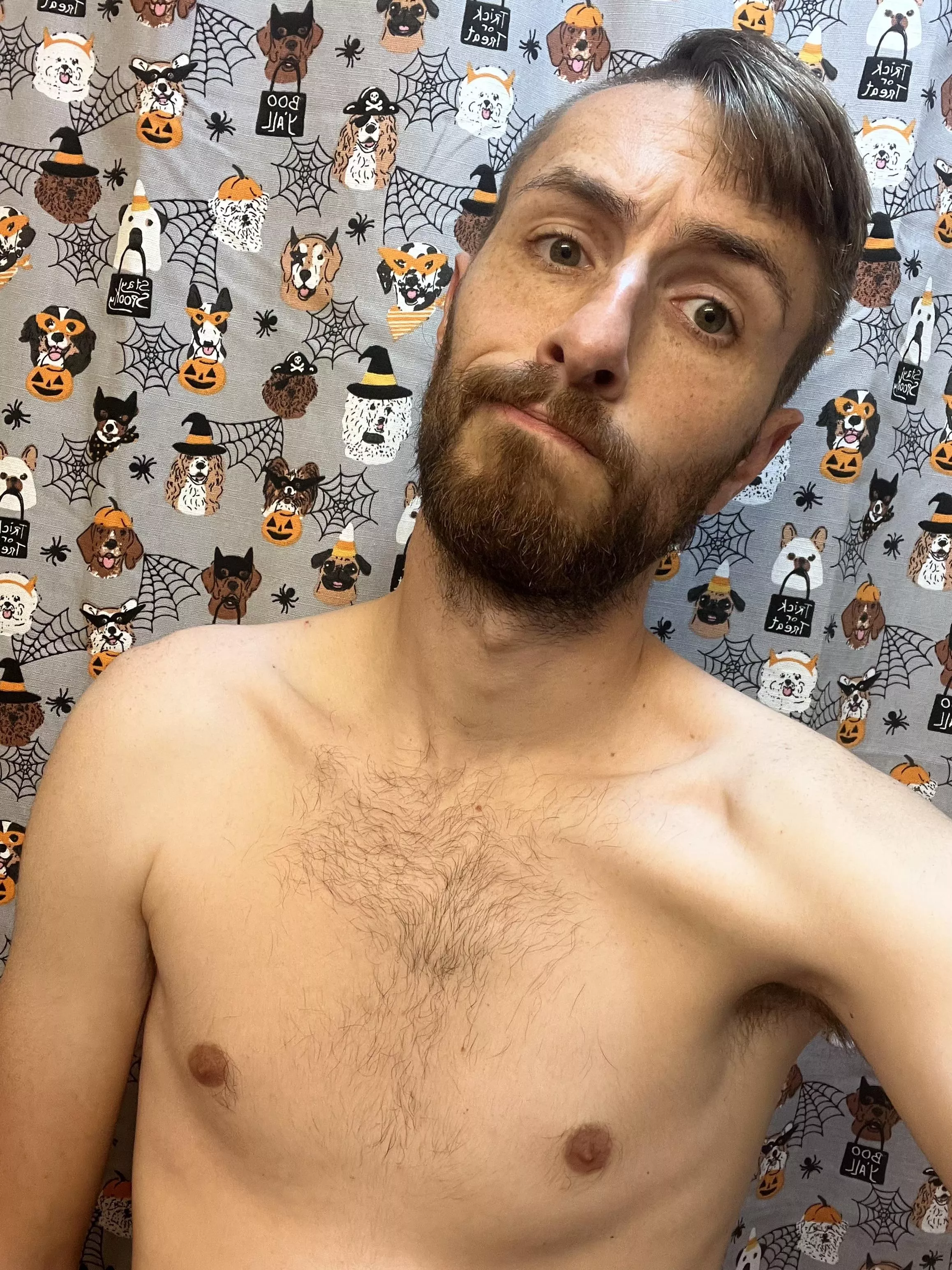 Couldn’t say no with this backdrop posted by BeardedGay