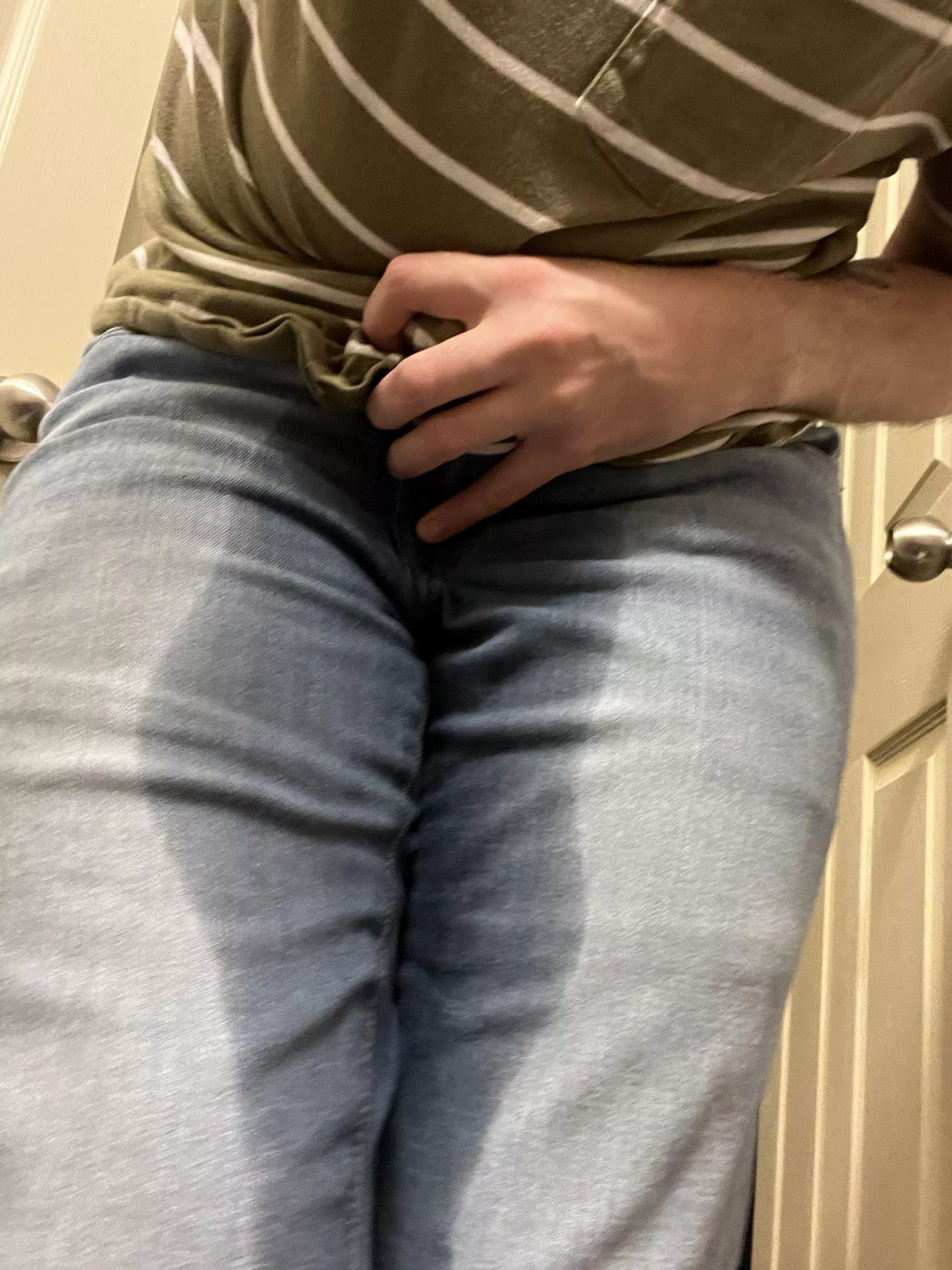 Didn’t stop at the airport bathrooms after a long flight and had to go IMMEDIATELY when I finally was home! Had just enough time to either get to the toilet or take a pic, so 😈 posted by boofclubprezzy