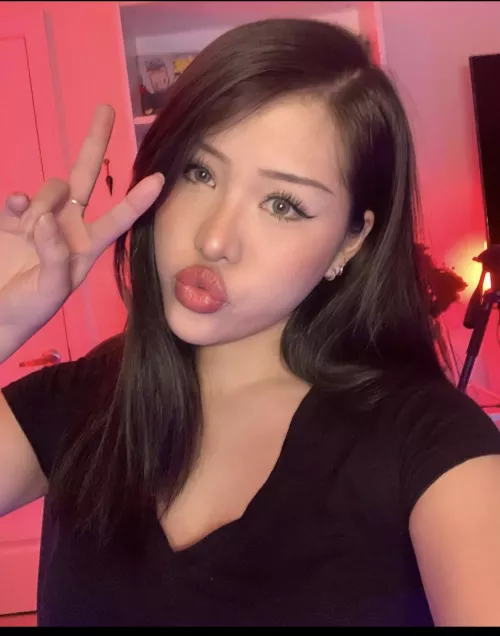 How's your weekend so far? (DM me for more) by LipLoverXO