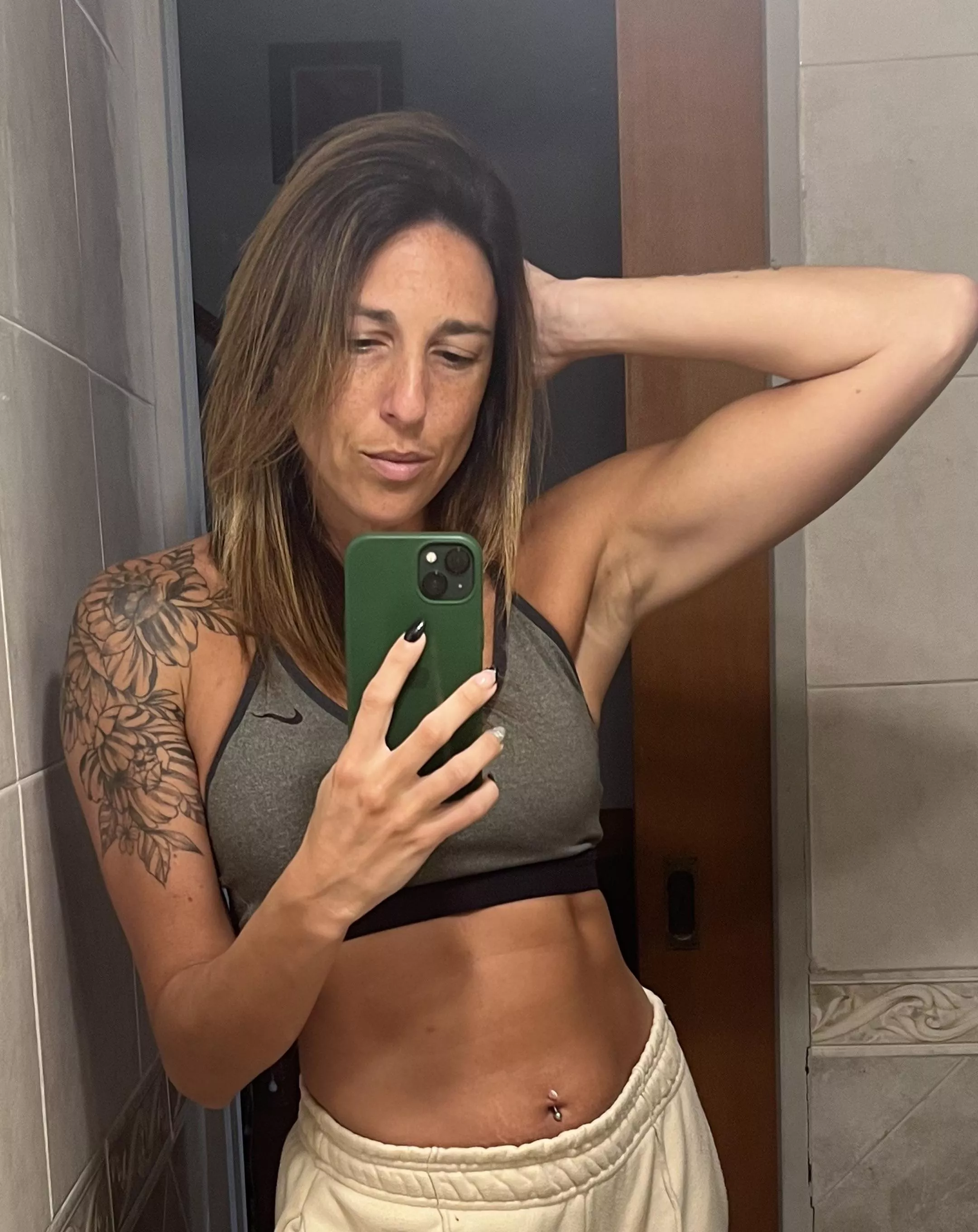 I love my armpits after training posted by Elizabet739