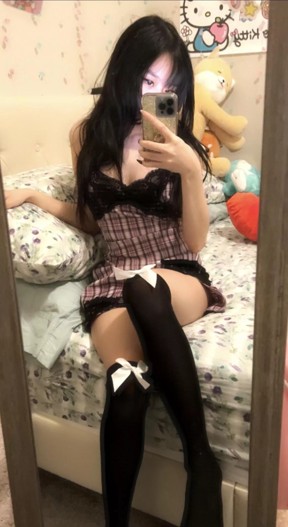 I only date guys older than me💘 (F19) posted by Sid_00078