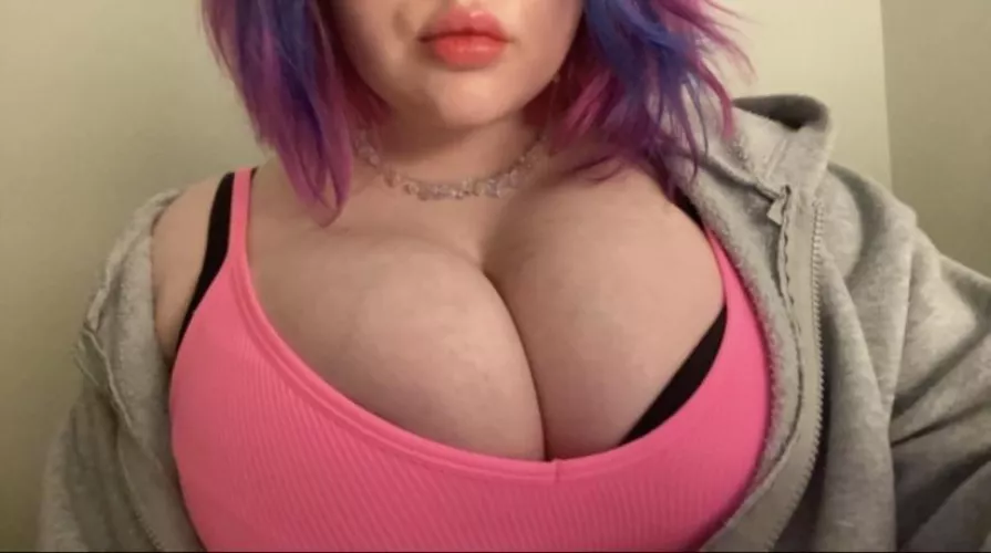 i’m a 5ft 1 pink haired 19 year old with F cups. smash or pass? be honest :( by mistymaefawnn