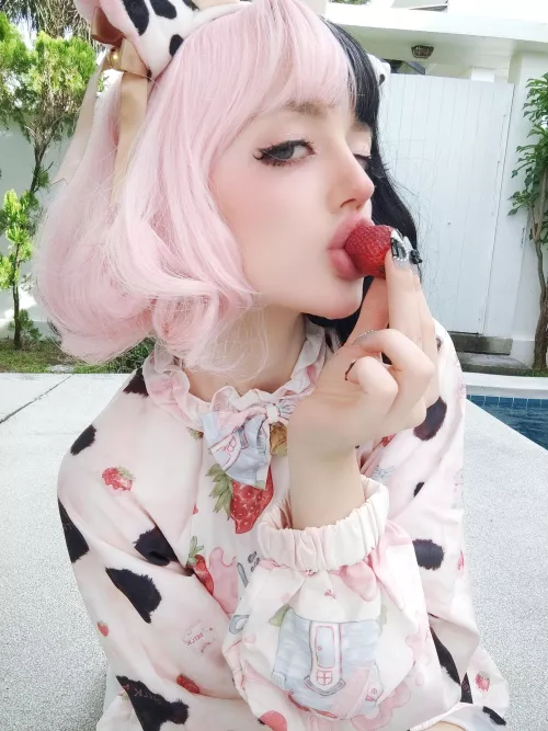 [OC] Aldorachan tastes strawberry, not you by aldorachan