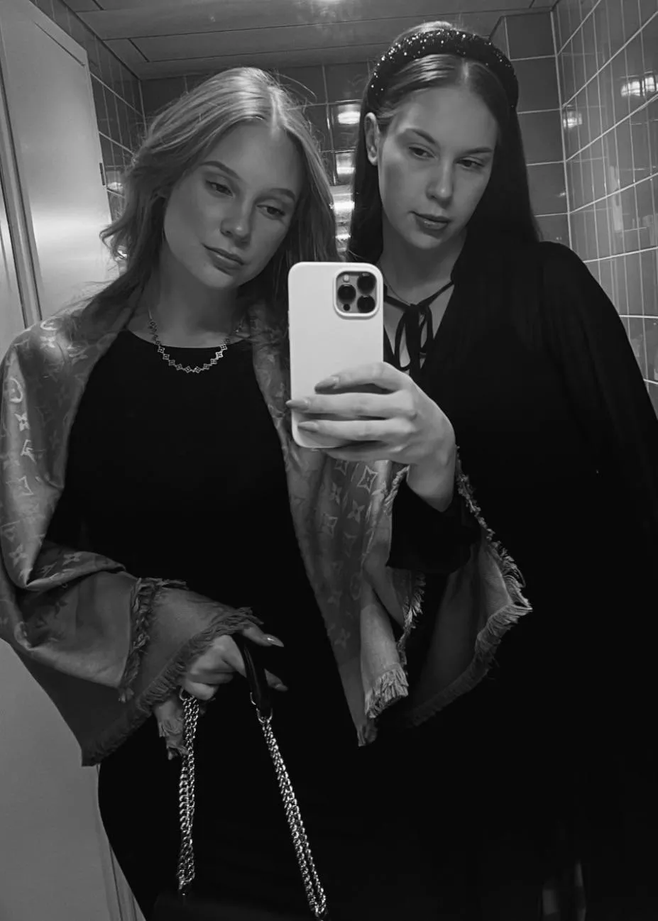 Wich sister u take [2] posted by Negative_Anybody_457