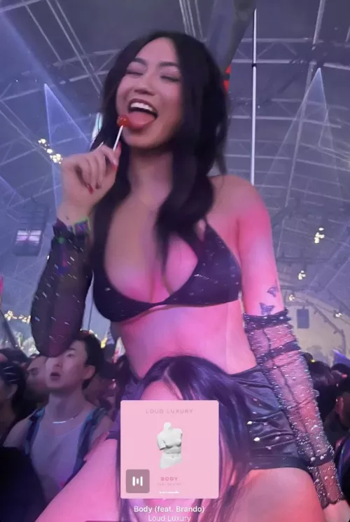 Would you give her a shoulder ride? by SixTeaNine69