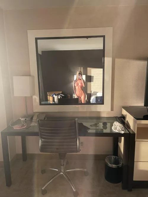 Zoom in (f) by angelicaspen