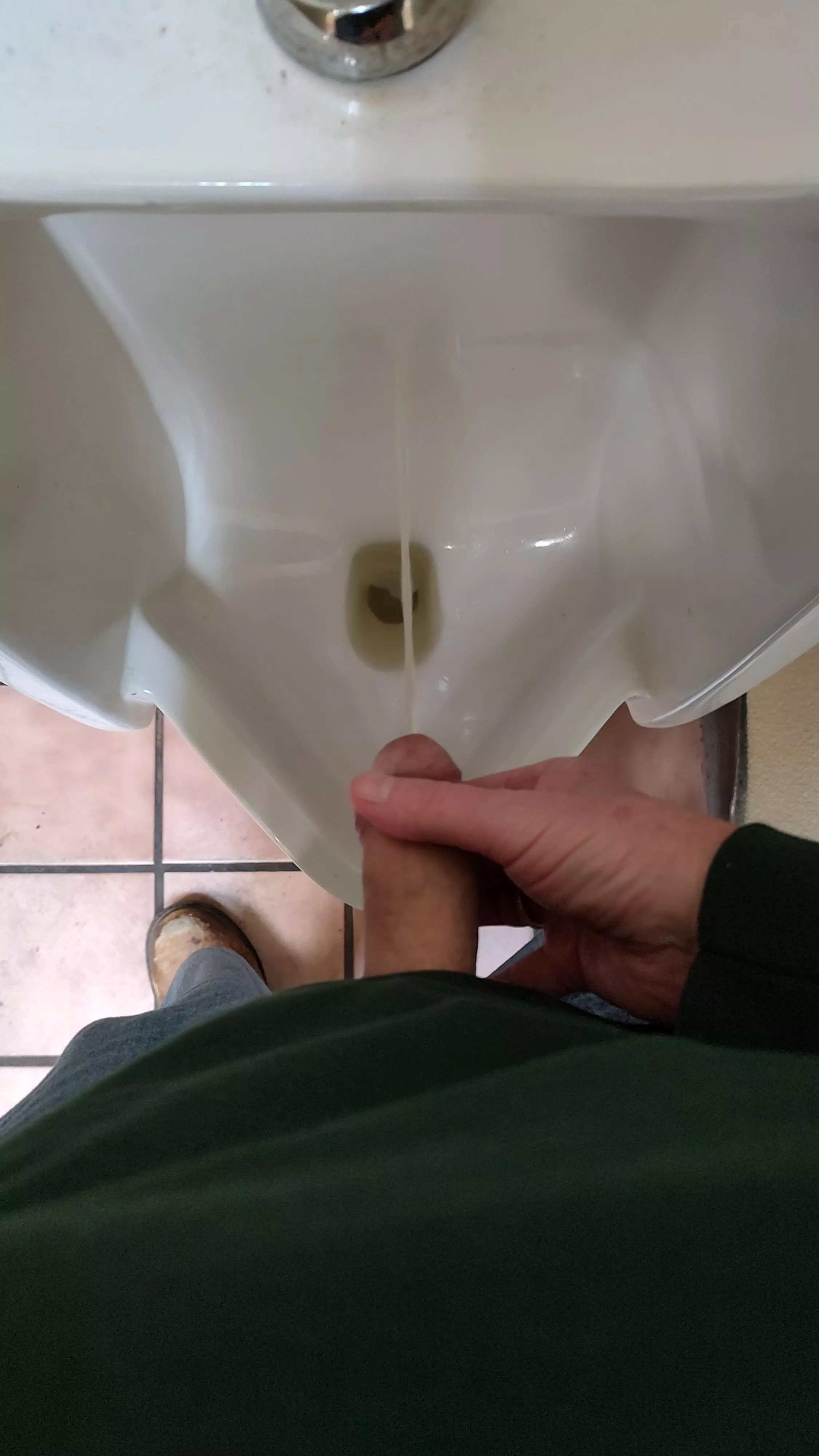 (58) Drinking beer and watching football sure makes you piss alot posted by outlawBW1776