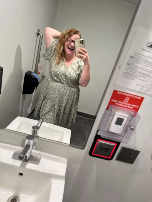 A big smile to start your week 😘 by Lauraleslie