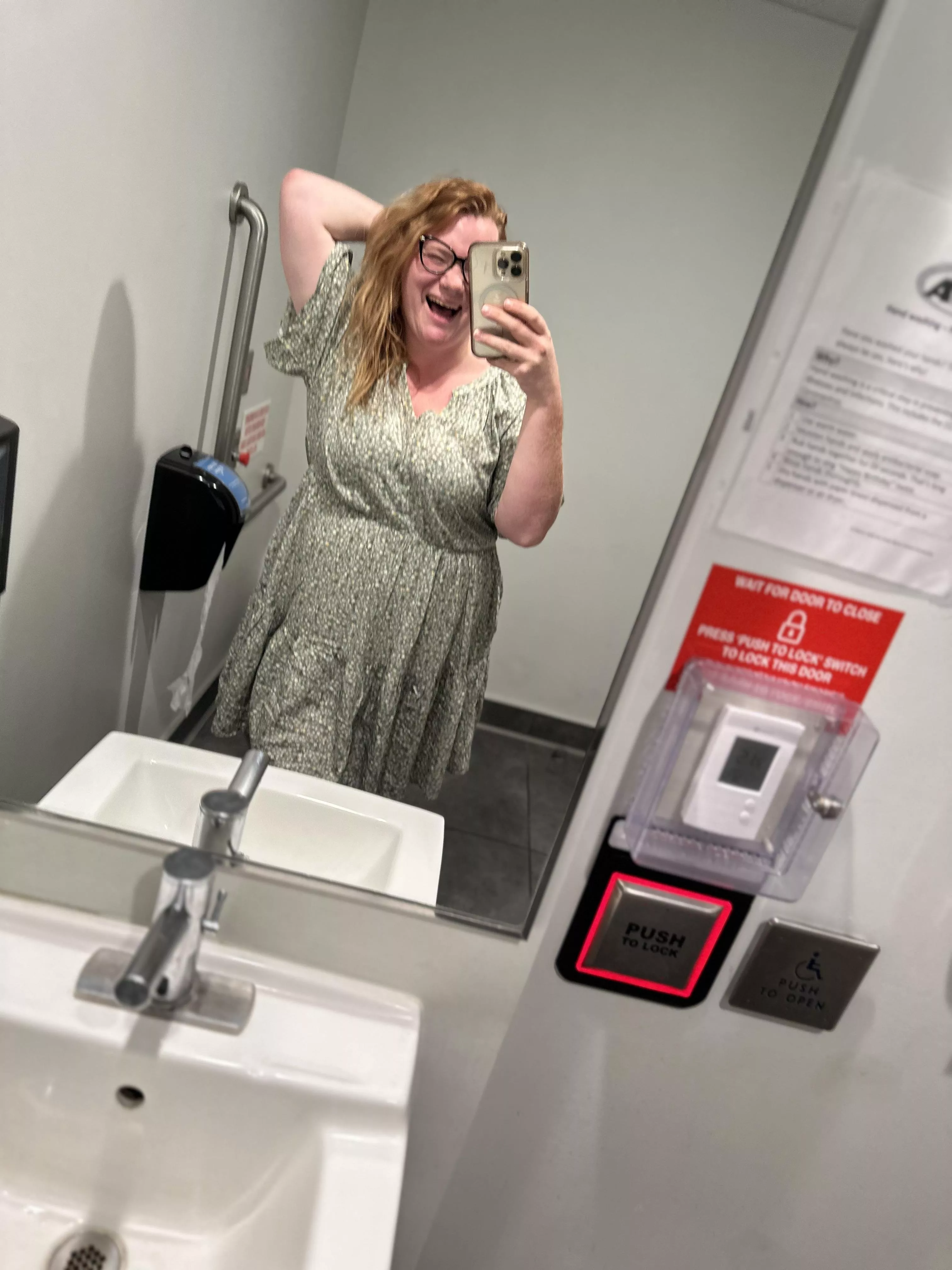 A big smile to start your week 😘 posted by Lauraleslie