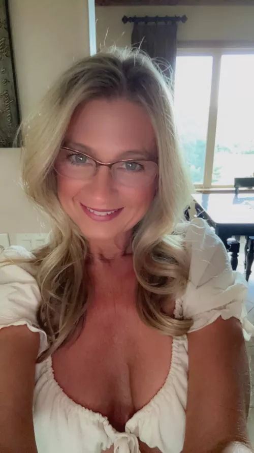 Big green eyes! by Fun_Lovin_KitKat