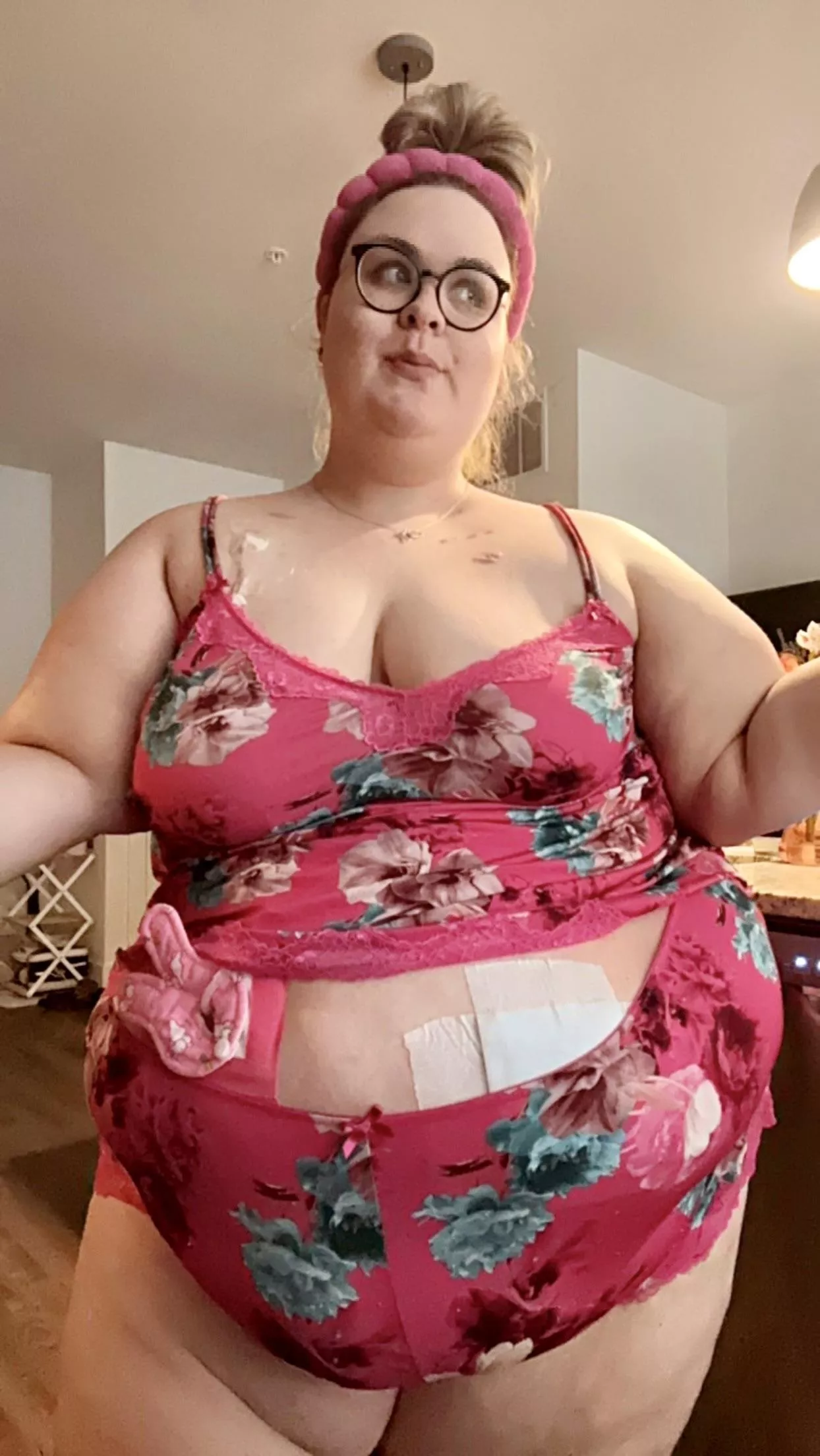 Do you like women over 400lbs? 😌 cw 408lbs posted by Blondebaebe