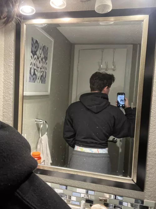 Do you think anyone will notice? 🤭 by DippedUpStrosFan