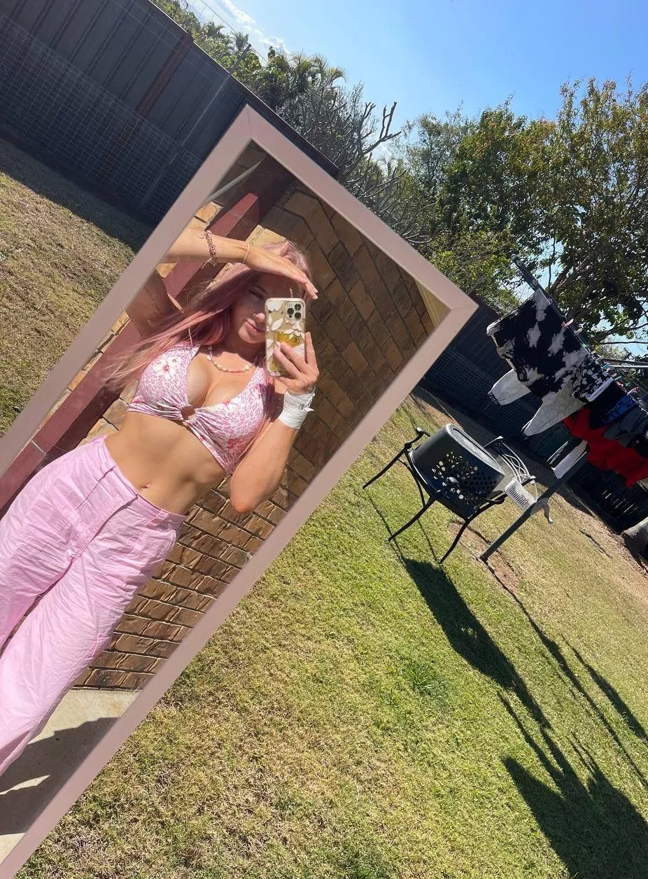 fun fact... no one has ever kissed my bellybutton posted by deathcloned