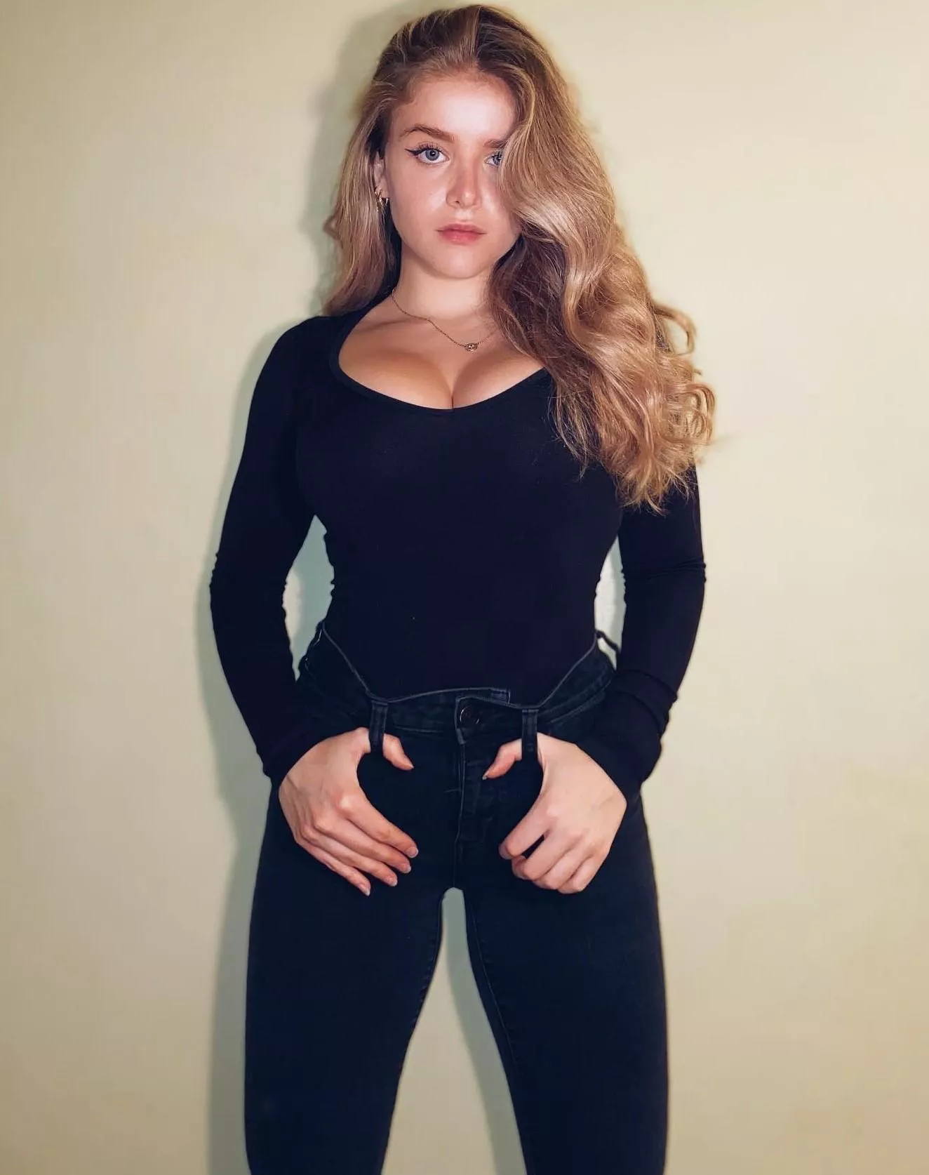 Gabriella Couto posted by IL-BW