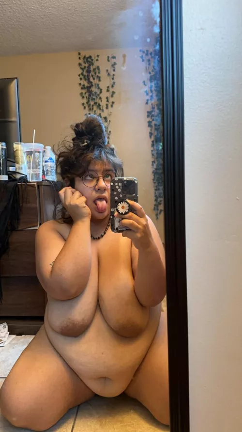 Guess what I’m sitting onnnnnn 😘😘🍆 by Ok_Requirement_5631