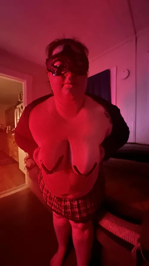 Hanging low lol by Starlee321