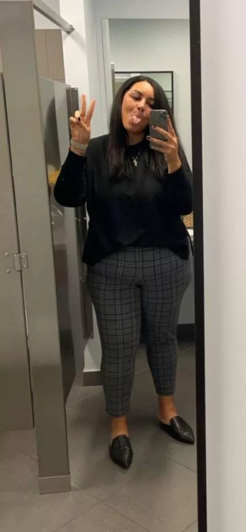 Have a good Monday babes! by SweetEbony23