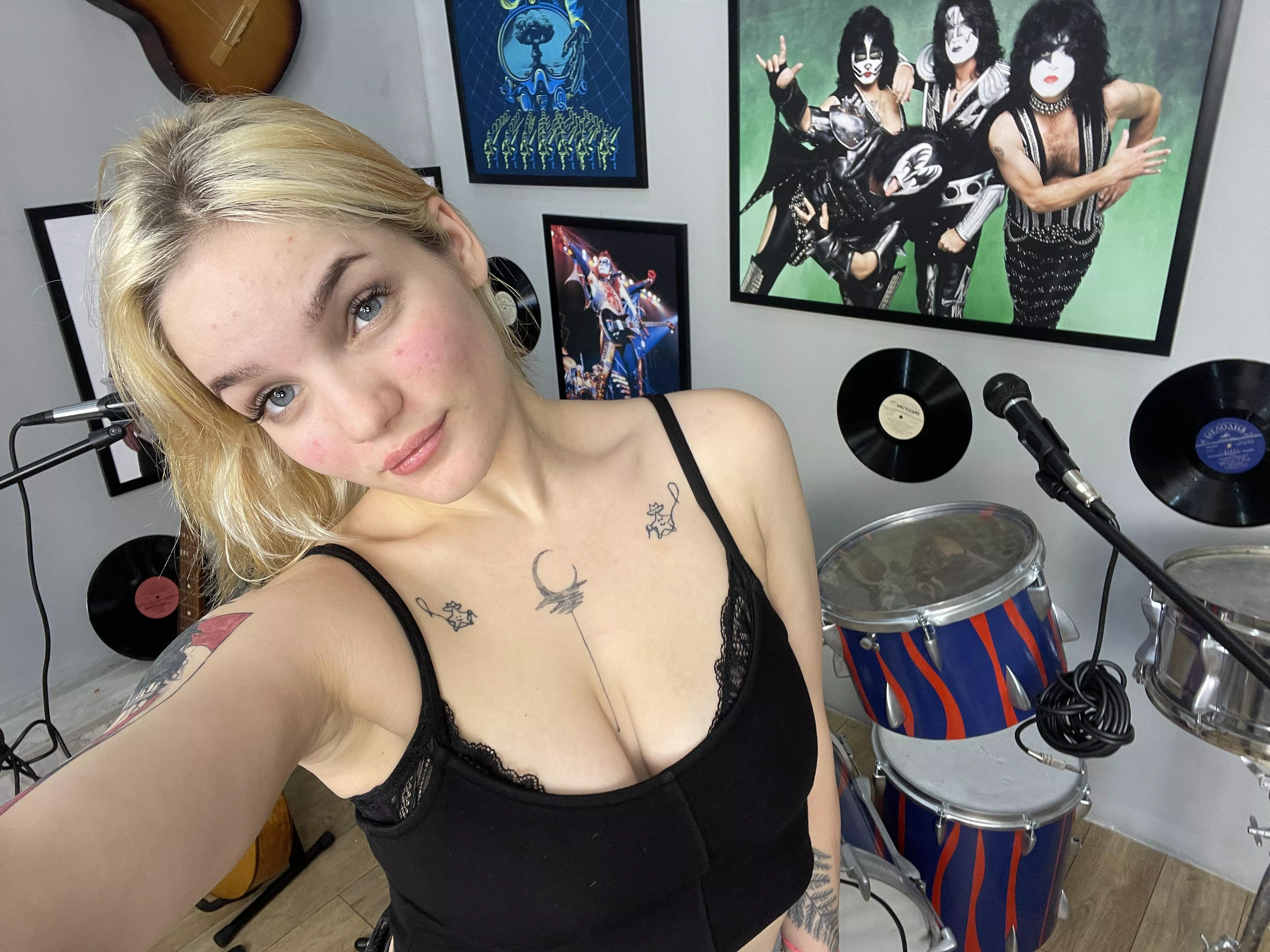 hey everyone, i'm Lily :) posted by wondercutie