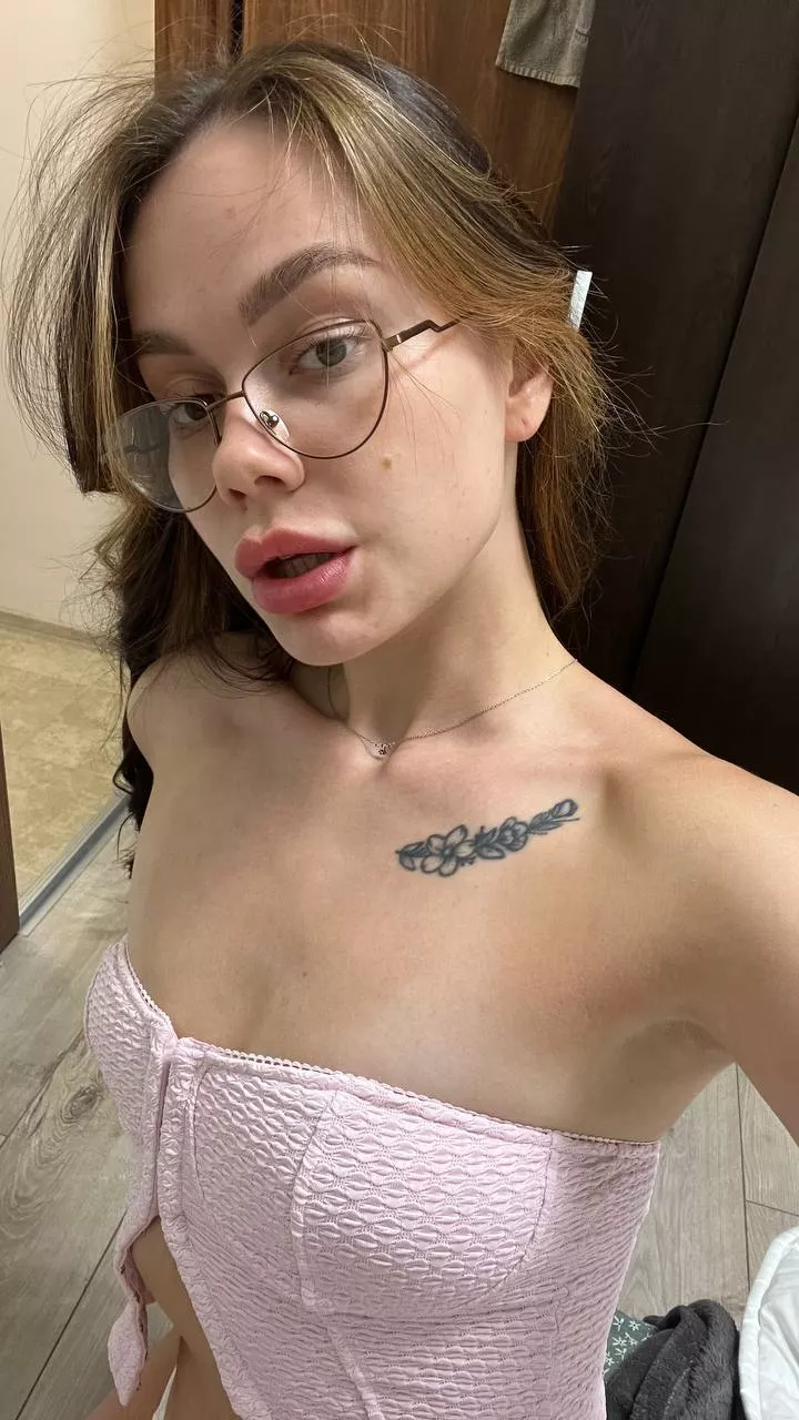 I can see you perfectly through my glasses posted by Endurable_Height_