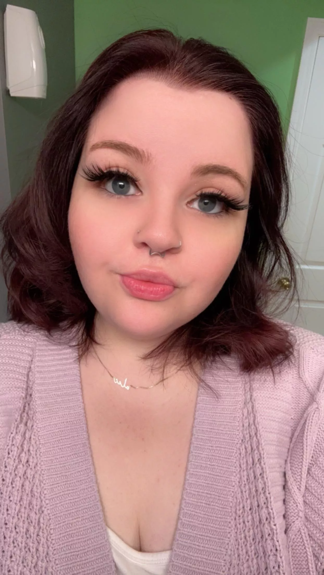 i feel so pretty today at work 💕 posted by Kind-Apricot6348