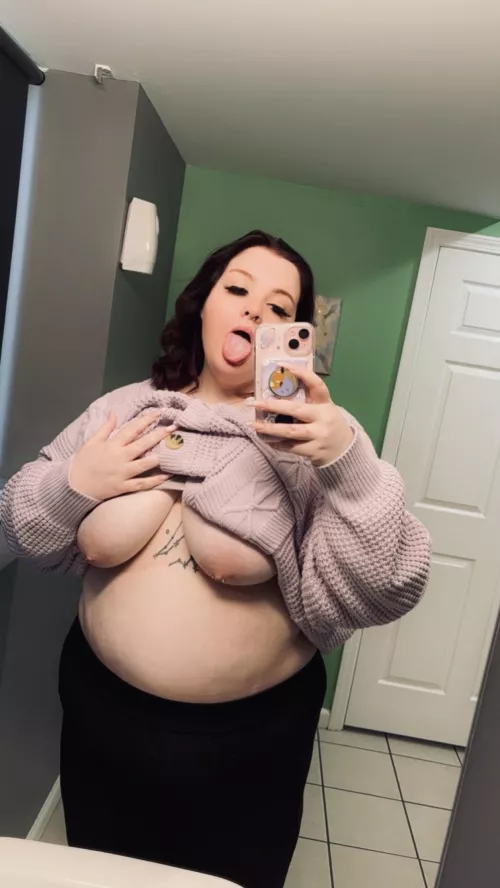 i felt naughty at work 🤭 by Kind-Apricot6348