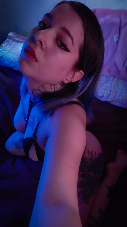 I would love your GF tounge all over me by lexxi_sky