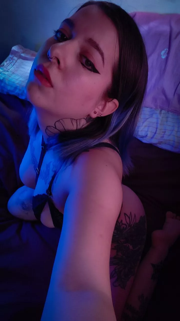 I would love your GF tounge all over me posted by lexxi_sky