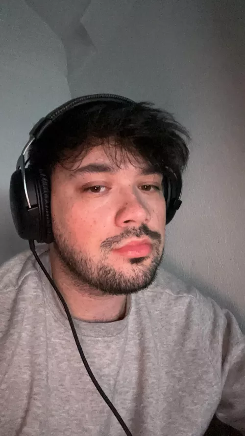 Need more UK gaymers to play with👀 by Reeeceh