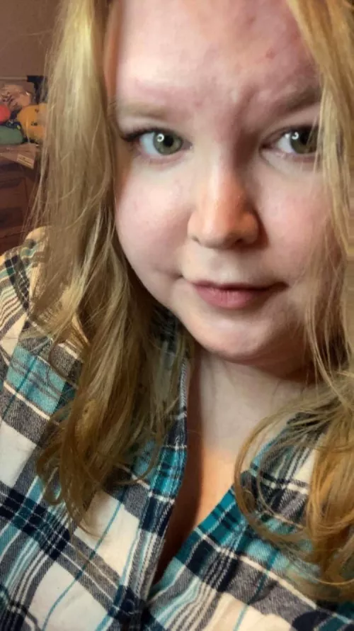 Still on hiatus but have a selfie by Lizzihart