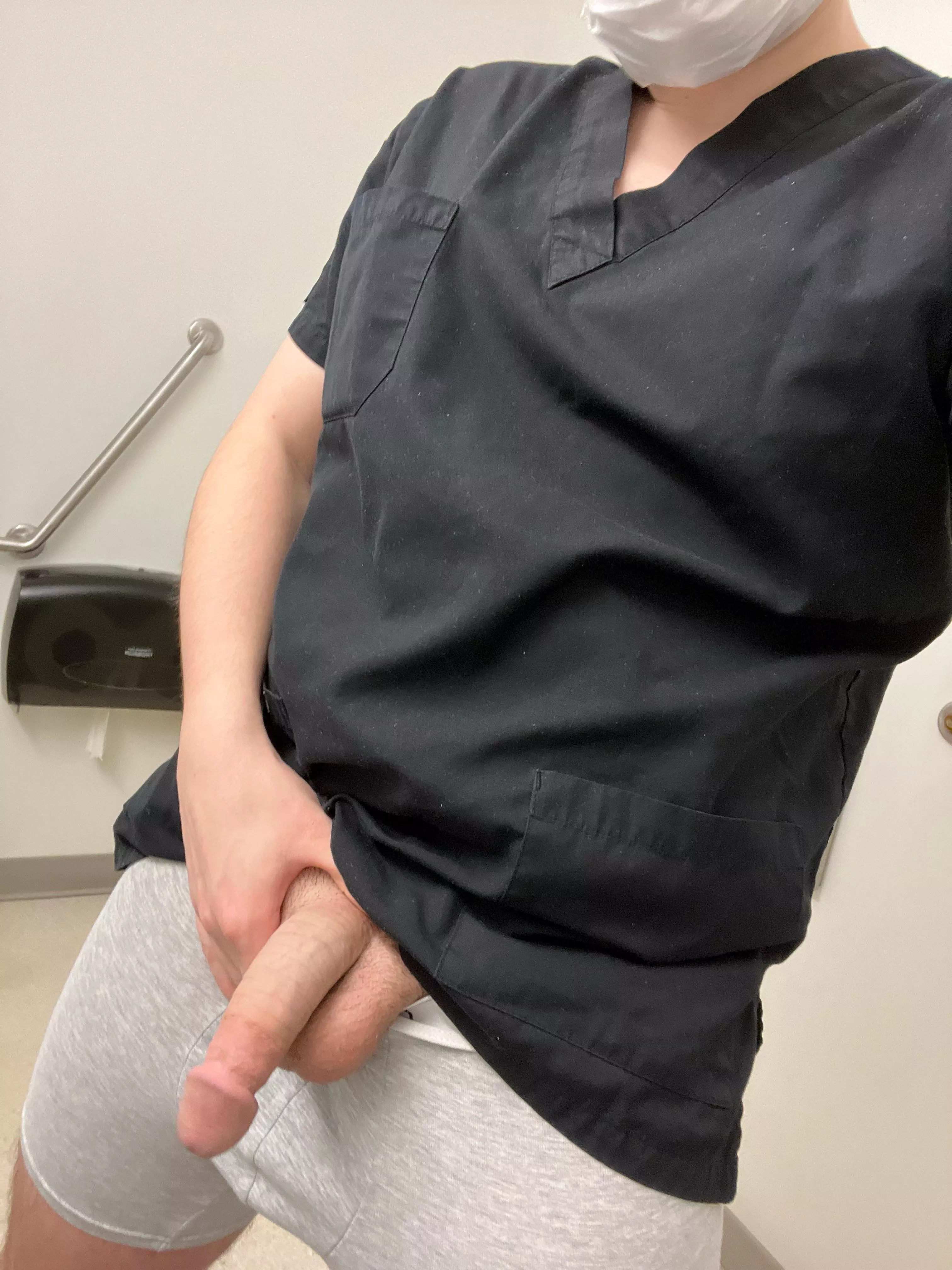Taking dick pics while I’m working at the hospital posted by RedDonkey19