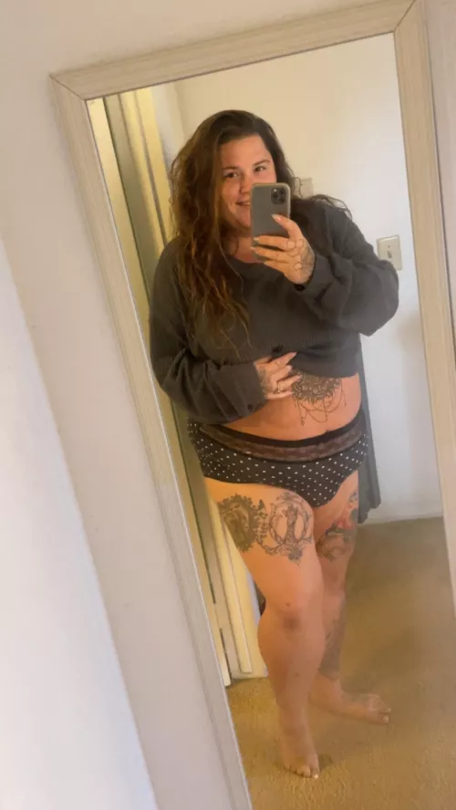 tattooed seductive stoner. let me share these bbw curves with you! by handful_heather420