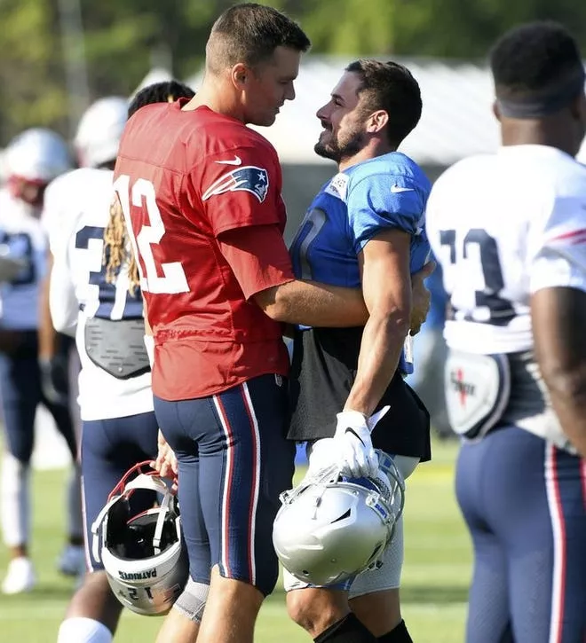 Tom Brady & Danny Amendola 😏 posted by KinkTwinkOtterMix